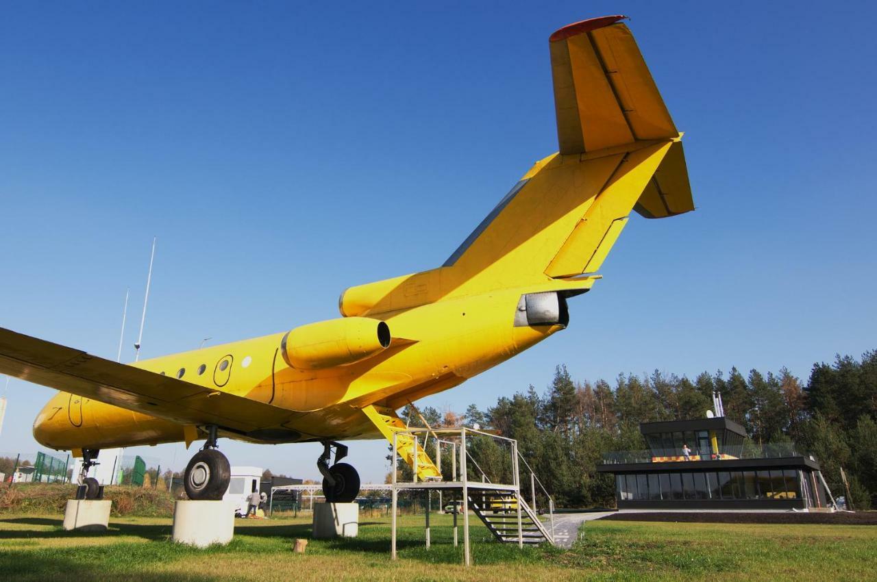 Yellow Plane Yurov Εξωτερικό φωτογραφία